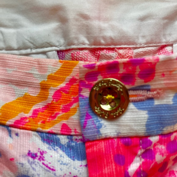 AMAZING Fabric Placement Lilly Pulitzer Shorts - Picture 2 of 4
